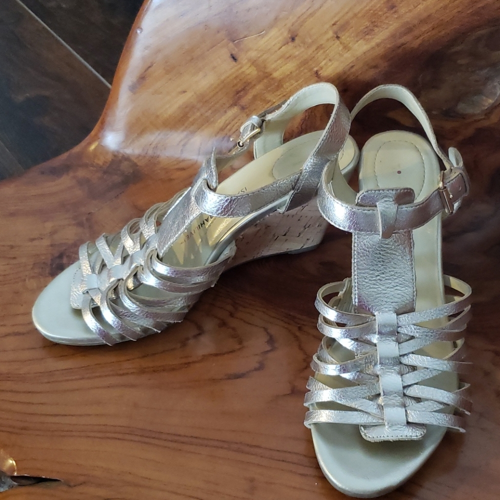 Isaac Mizrahi wedge sandals